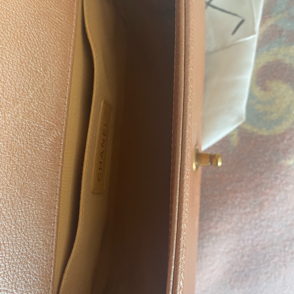 Chanel Le Boy Medium iridescent Bronze rose gold with Gold hardware - Picture 9 of 11